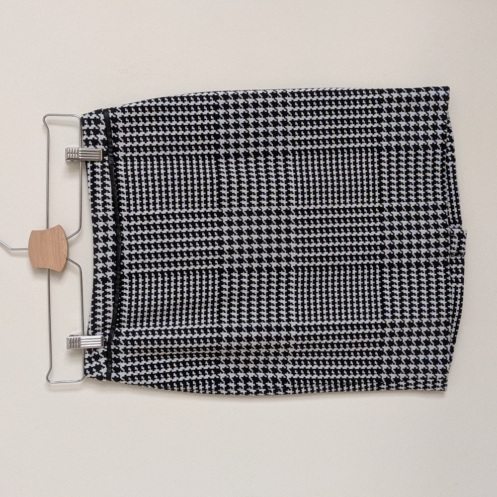 NEVER USED, Talbot's houndstooth knit pencil skirt